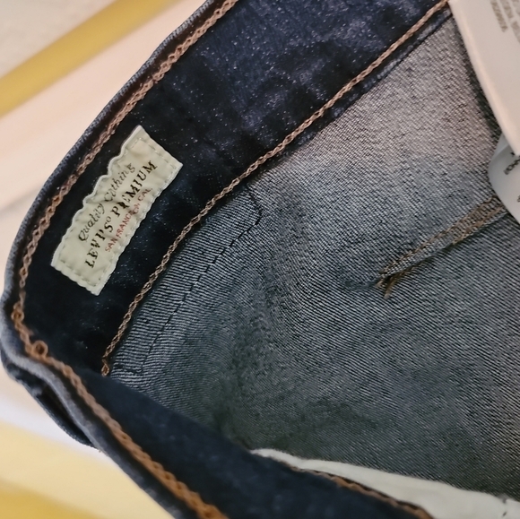 Levi's Engineered Balloon Leg Jeans Women's 30 High Rise Cropped Wide Leg - Picture 9 of 12